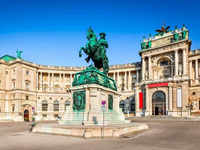 Hofburg Palace in Vienna, Austria, is 2,583,339 square feet.