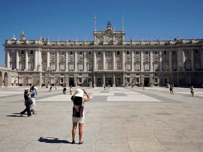 The Royal Palace of Madrid in Spain has an area of 1,450,000 square feet.