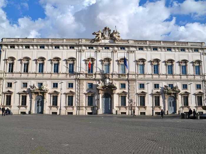 Quirinal Palace in Rome, Italy, is 1,189,412 square feet, and its garden is five times that.