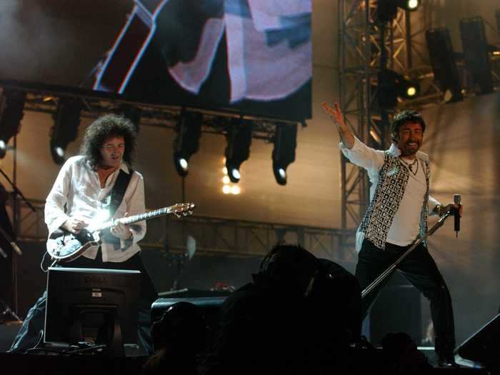 2005: Queen tours for the first time since 1986.