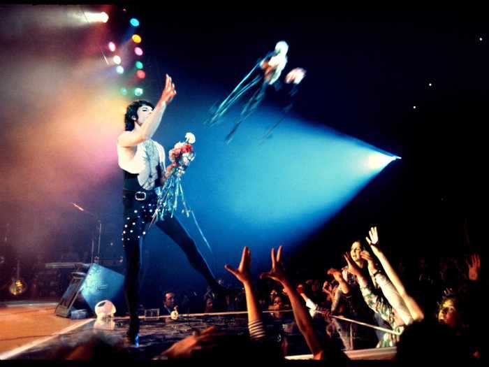 1977: Freddie Mercury tosses flowers to fans.