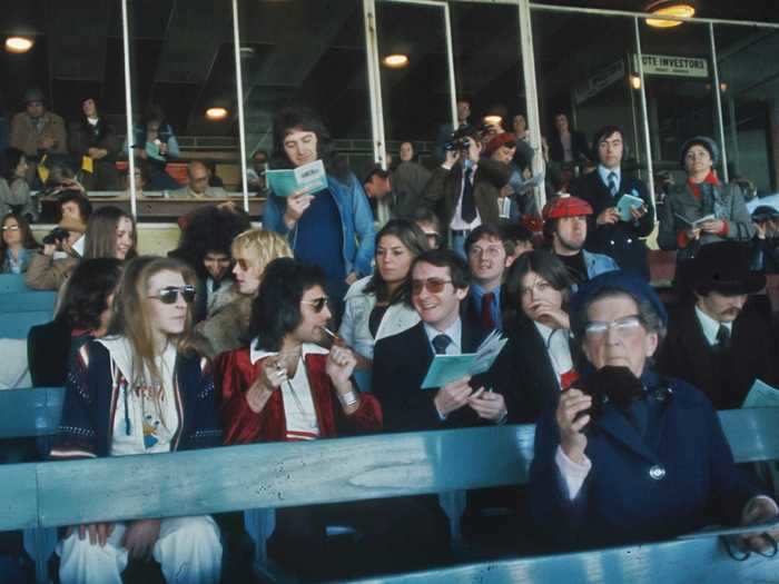 1976: Queen spends a day at the races in England.