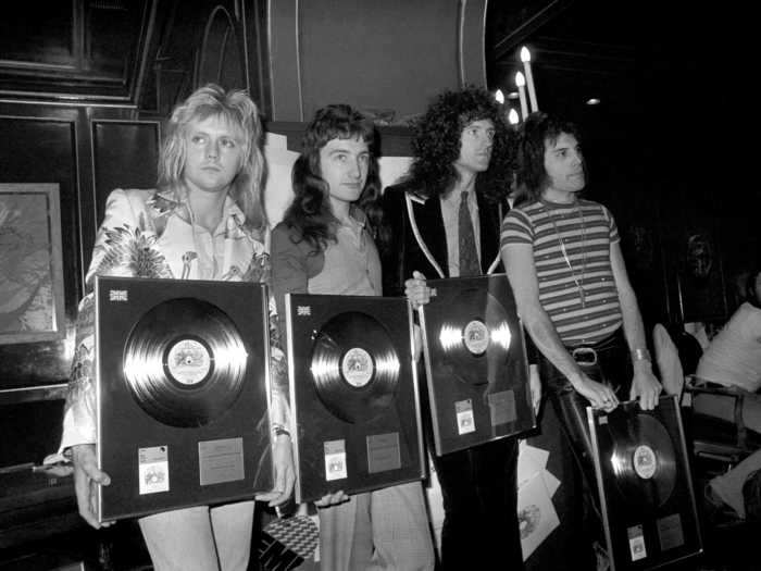 1976: "A Night At The Opera" goes gold.