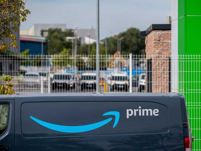 Amazon is using new AIpowered cameras in delivery trucks that can