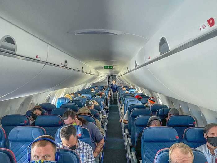 I took a walk around the plane after the service and noticed some passengers not following the mask rule, unfortunately, despite the best efforts of the flight attendants.