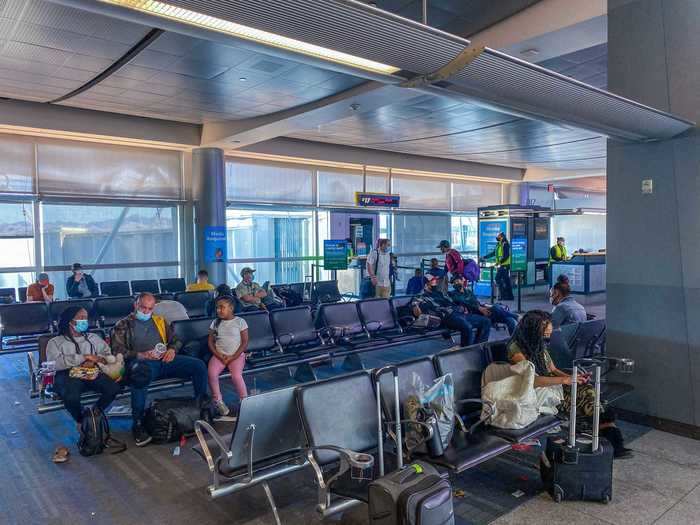 I was hoping that a Thursday afternoon flight from Las Vegas to Seattle would be less crowded, and it turned out I was only half right. The flight appeared to be about three-quarters full.