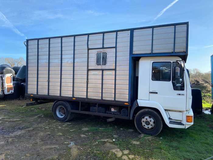 They found the horsebox for sale on Facebook for $4,130 (£3,000).