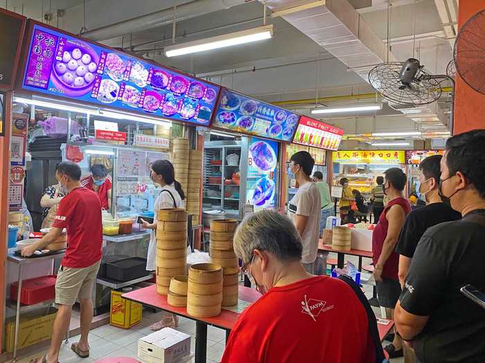 The popular stalls often have queues at peak times, but they typically move quickly.