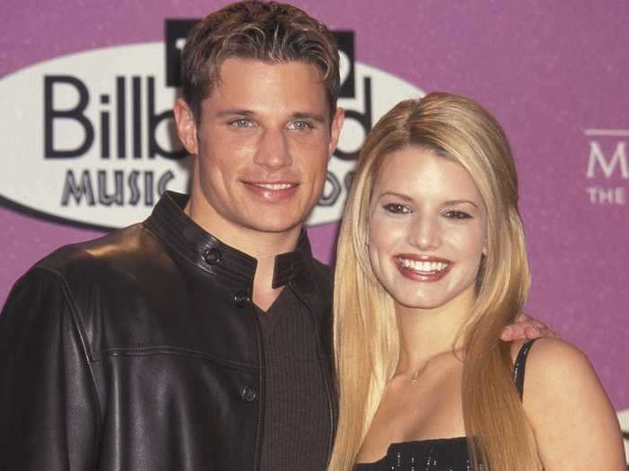 1998: Simpson and Lachey met at The Hollywood Christmas Parade.