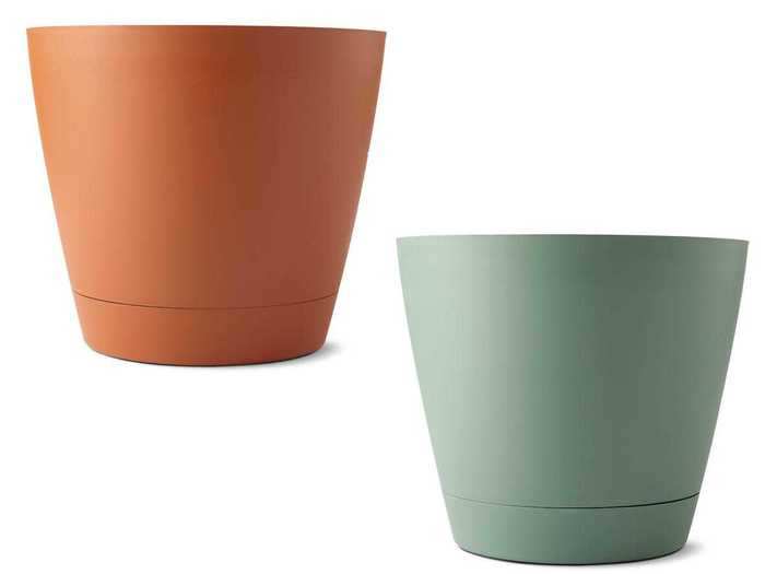 Anyone can have a green thumb with the Belavi self-watering planter.