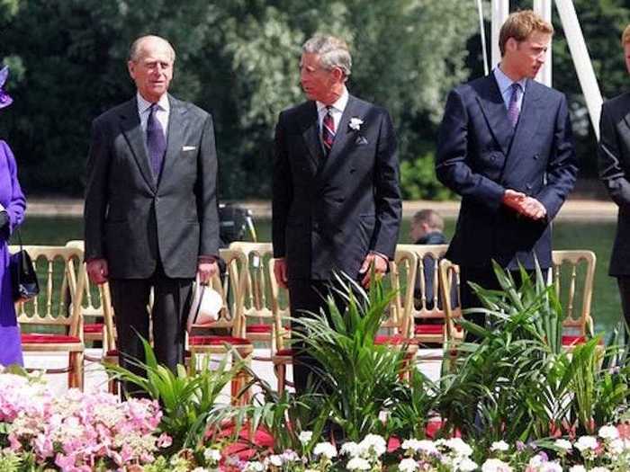 2004: A memorial fountain dedicated to the late Princess Diana was unveiled in Hyde Park, London.