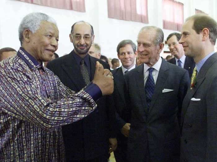 2000: Prince Philip bids farewell to Former President Nelson Mandela.