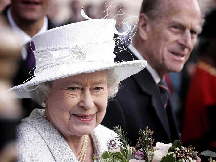 2007: They attended a service to commemorate their 60th wedding anniversary to much fanfare.