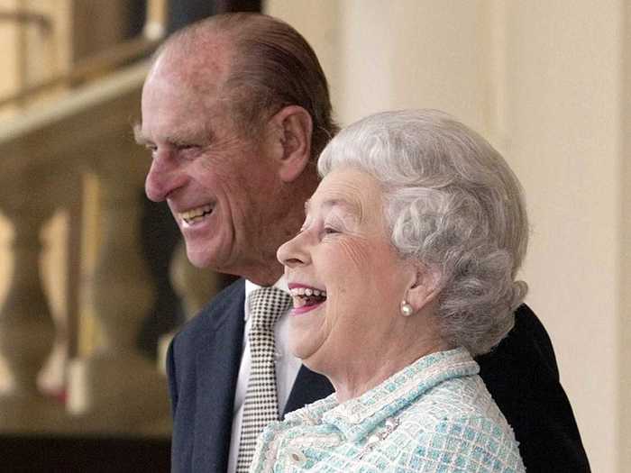 They shared a laugh as the Polish president and first lady left Buckingham Palace in 2004.