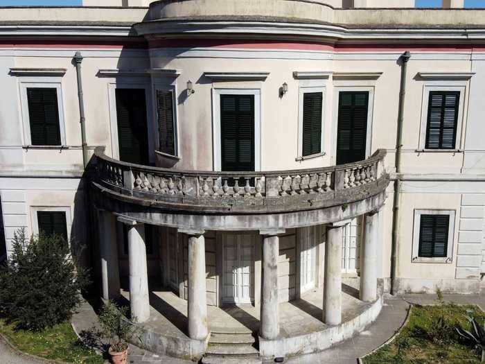 The villa was built in 1826 by British Commissioner Frederic Adams as a gift for his wife, Nina Palatianou.