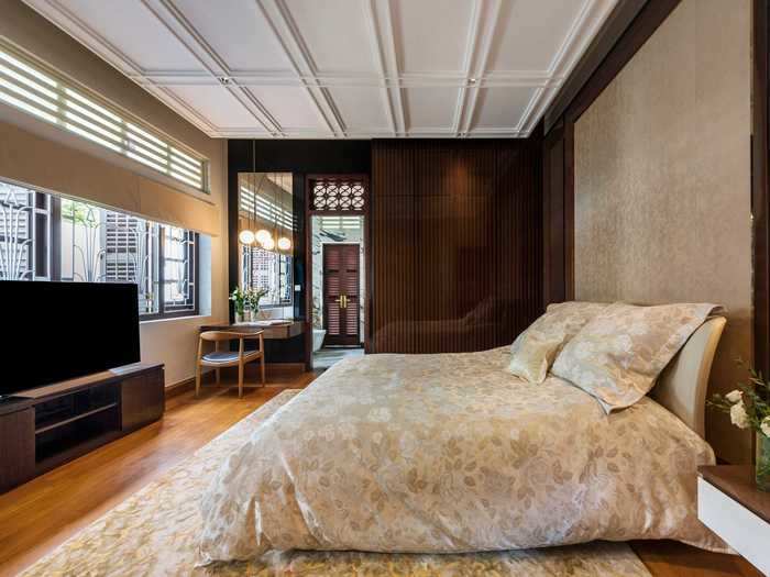 The architects therefore designed large bedrooms - almost like independent apartments - to accommodate Lim