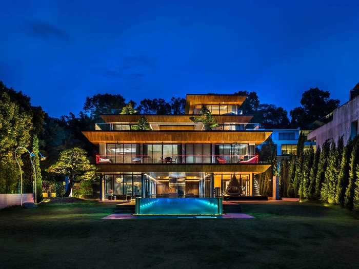 Indeed, the entire rear facade of the home does appear to glow at nighttime.