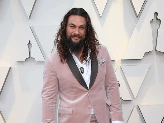 Jason Momoa challenged gender norms in a pink suit at the 2019 Oscars.