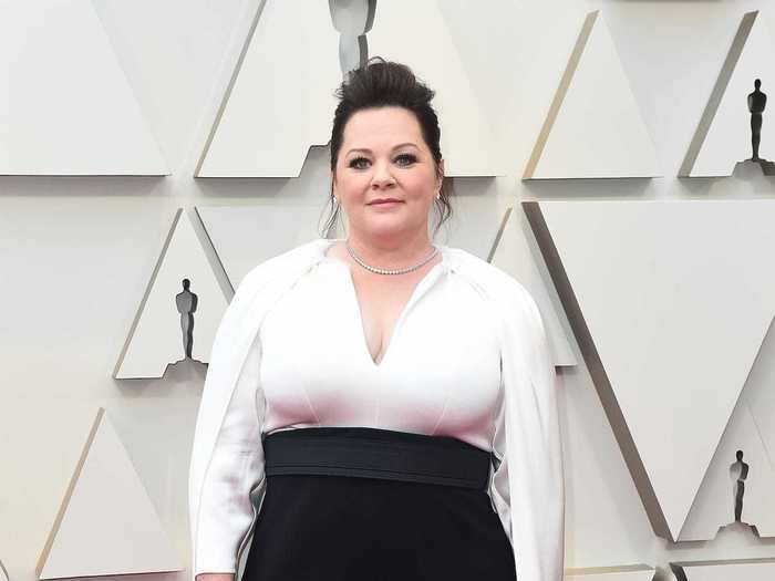 Melissa McCarthy walked the carpet in a flowing white cape in 2019.