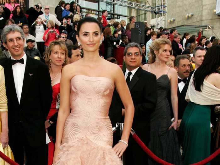 Penelope Cruz wore this Atelier Versace gown to the 2007 Oscars.