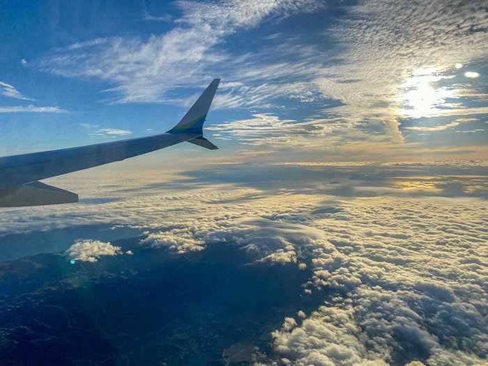 The rest of the flight was uneventful. We climbed to the dizzying heights of 37,000 feet and pretty much flew in a straight line towards Southern California.