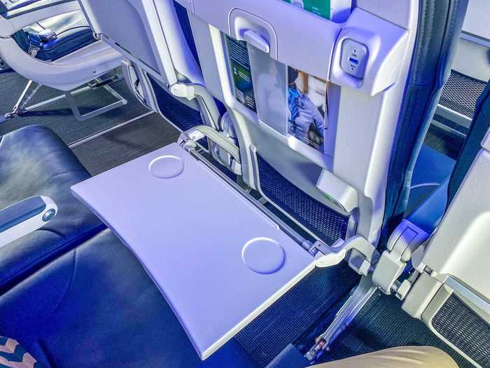 The middle seat tray table also had two cup holders, ideal for when the middle seat is empty and its tray table can be used as a shared space for those in the aisle and window.