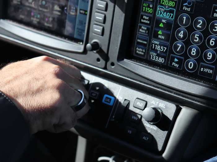 The autopilot can handle speed, heading, and altitude, as well as following the assigned flight plan, just like on airliners.