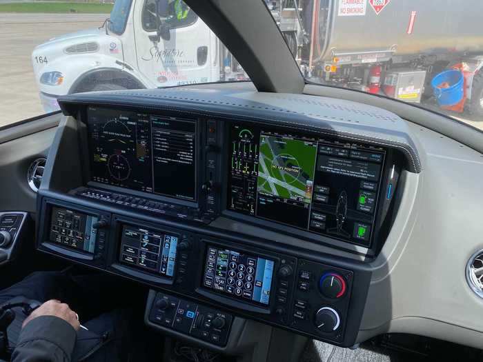 In the flight deck, the cockpit consists of two large displays accompanied by a smaller panel of touchscreens. For how advanced the cockpit appears, however, it