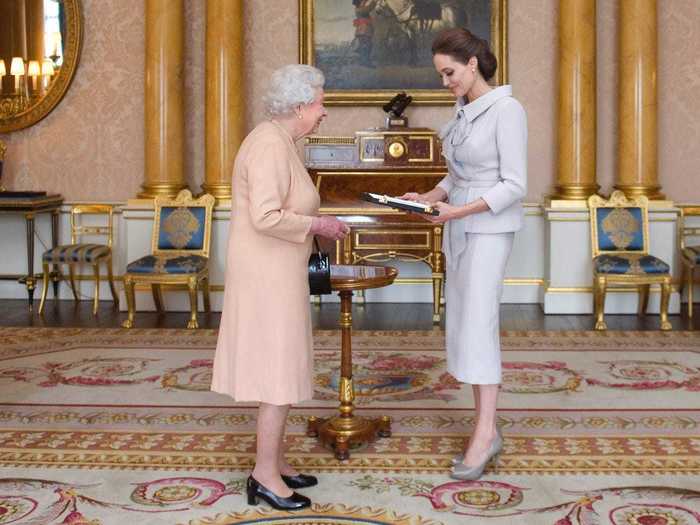 Angelina Jolie wore a fashionable suit when meeting with the Queen in 2014.