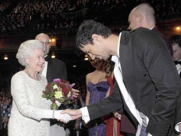 Enrique Iglesias sported jeans while shaking hands with the Queen in 2007.