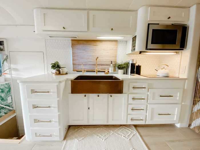 The kitchen offers ample counter space.