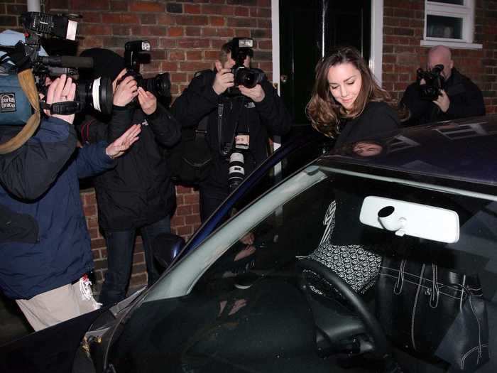 2007: She was frequently accosted by paparazzi.