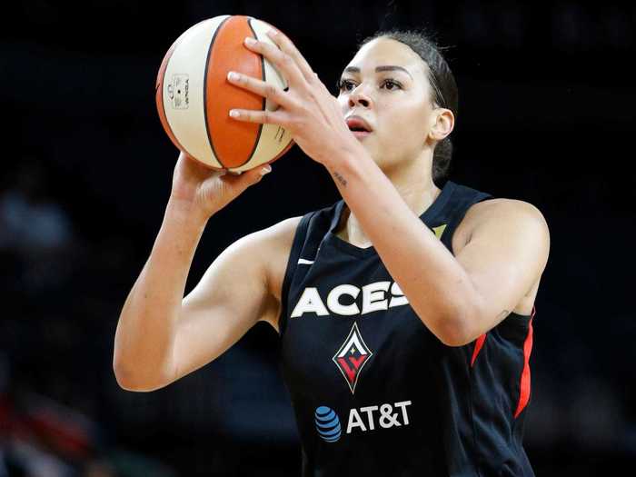 4. (Tie) Liz Cambage - 7/1 odds