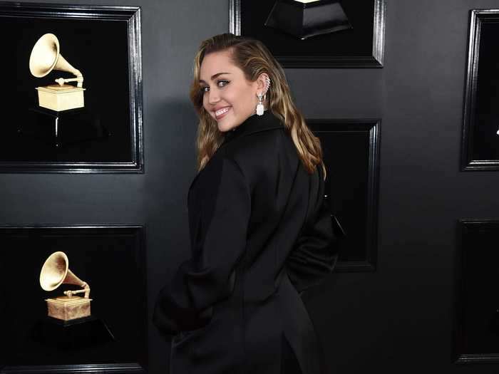 Cyrus let her shoes do the talking at the 2019 Grammy Awards.