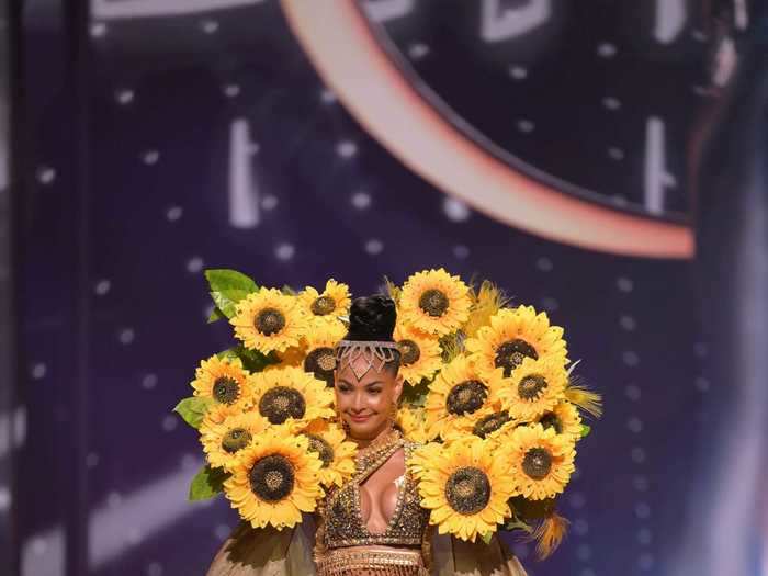 Miss Dominican, Kimberly Jiménez, wore a gold two-piece with gold boots, and a gold cape with a trim made of sunflowers.