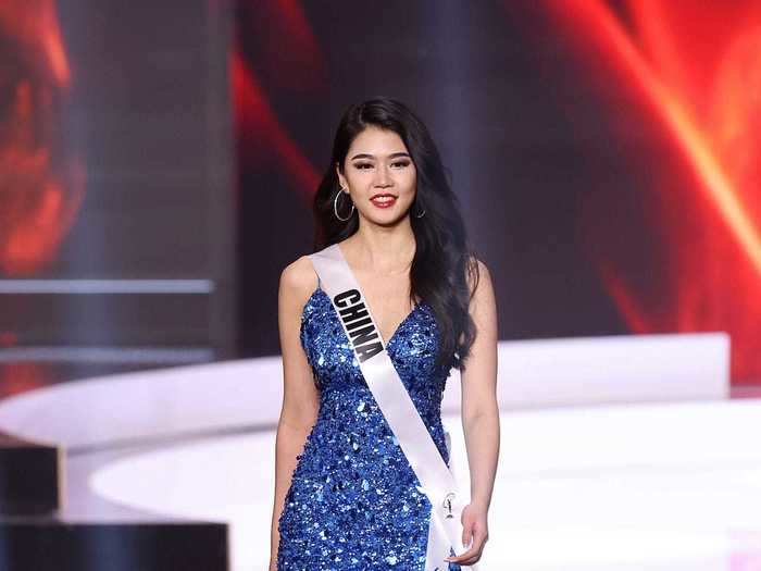 Miss China dazzled in a textured blue dress with a sweetheart neckline.