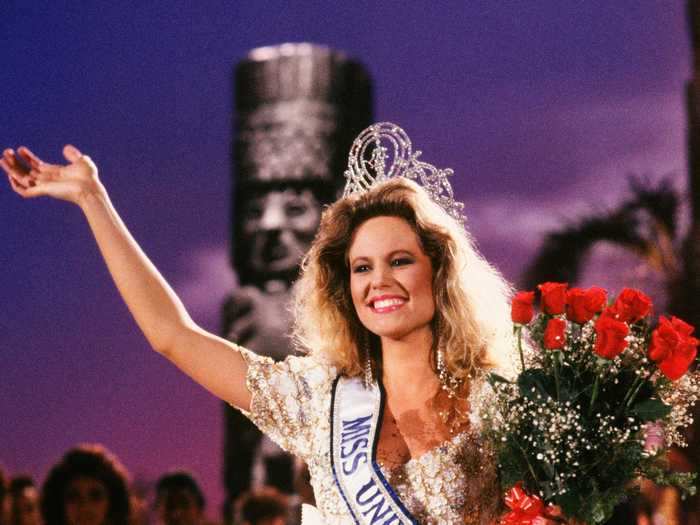 Angela Visser represented Holland at the 1989 Miss Universe competition.