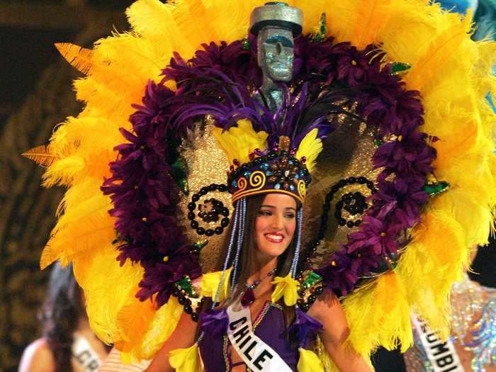 Miss Chile Universe 2005, Renata Ruiz, wore a vibrant headpiece, complete with an Easter Island statue on top.