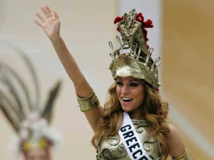 Miss Universe Greece 2007, Doukissa Nomikou, donned an outfit inspired by ancient Grecian armor.