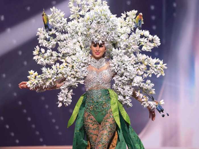 Miss El Salvador 2020, Vanessa Velásquez, was a living, breathing flower bush.