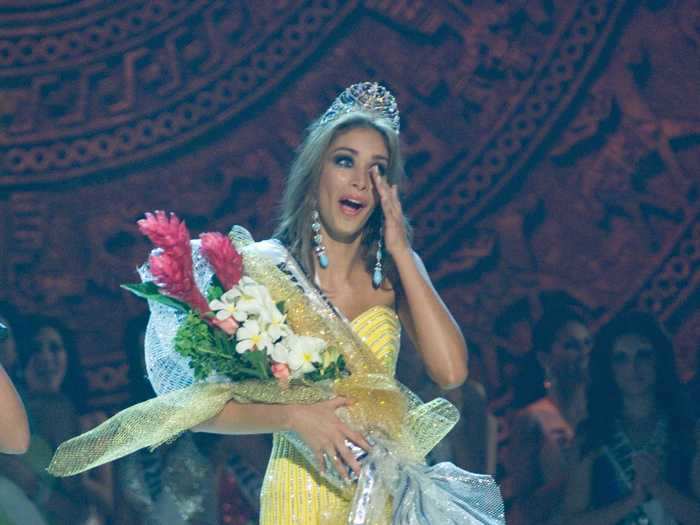 Dayana Mendoza was crowned Miss Universe 2008 in a yellow dress.