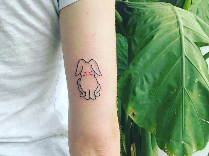 Turner got a rabbit tattoo on the back of her right arm in March 2018.