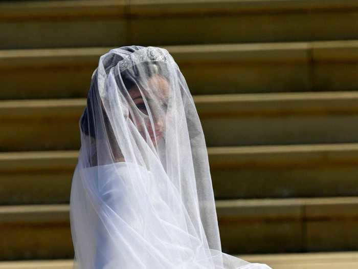 4. The 16-foot long veil paid tribute to both her royal and California roots