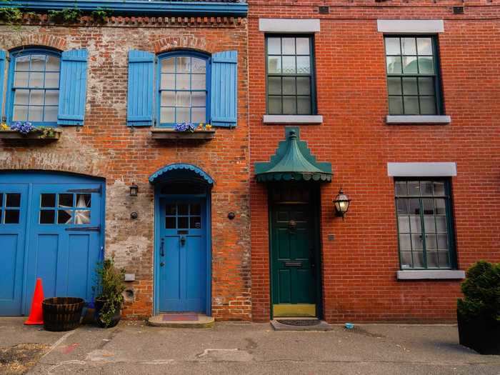 While the carriage houses are all roughly the same shape, different paint jobs and details make them look unique from one another.