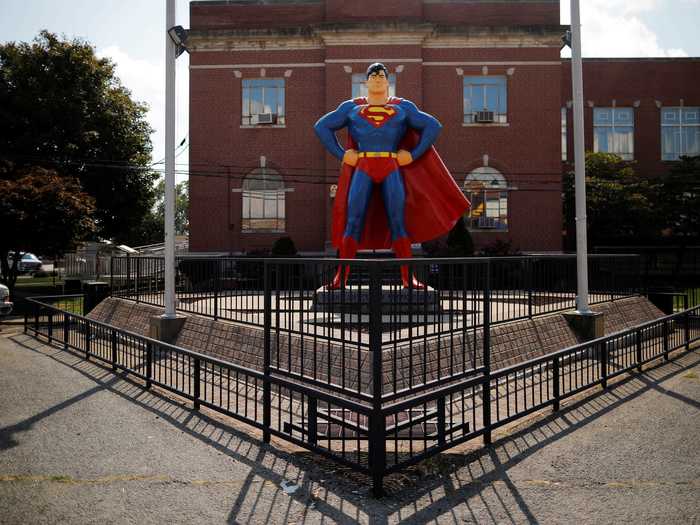 ILLINOIS: Giant Superman Statue in Metropolis