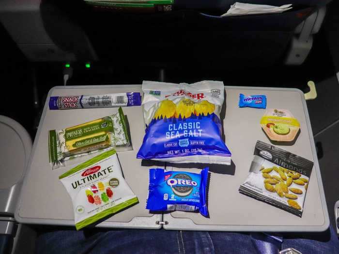 Ordering both snack boxes again, I got to pick and choose from each which snacks to eat. If Delta is reading and decides to add this hybrid snack box to the menu, please call it "Tom