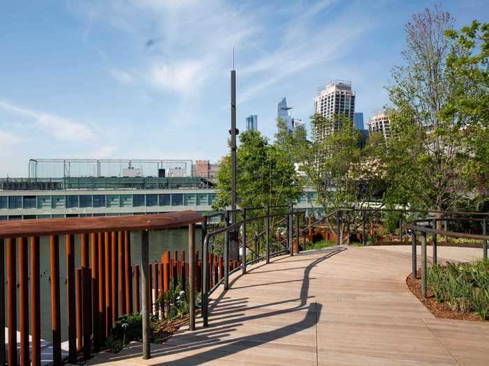 These different viewpoints can be accessed by following the winding pathways sprinkled throughout the park.