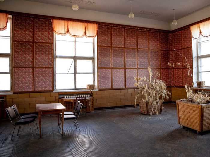 In the dining area, chairs and tables are still out to welcome diners, and leaves cling to long-dead plants.