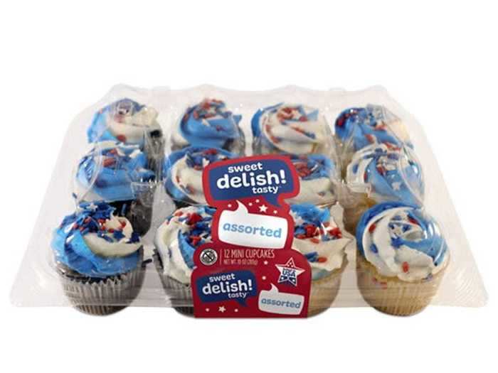 Celebrate the holidays with these patriotic mini cupcakes.