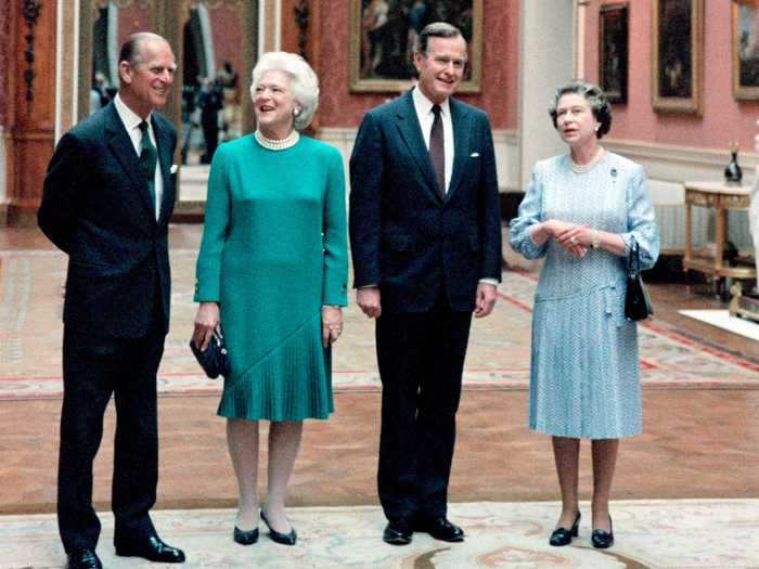 The Queen wore light blue again when President George H.W. Bush and first lady Barbara Bush paid a visit in 1989.